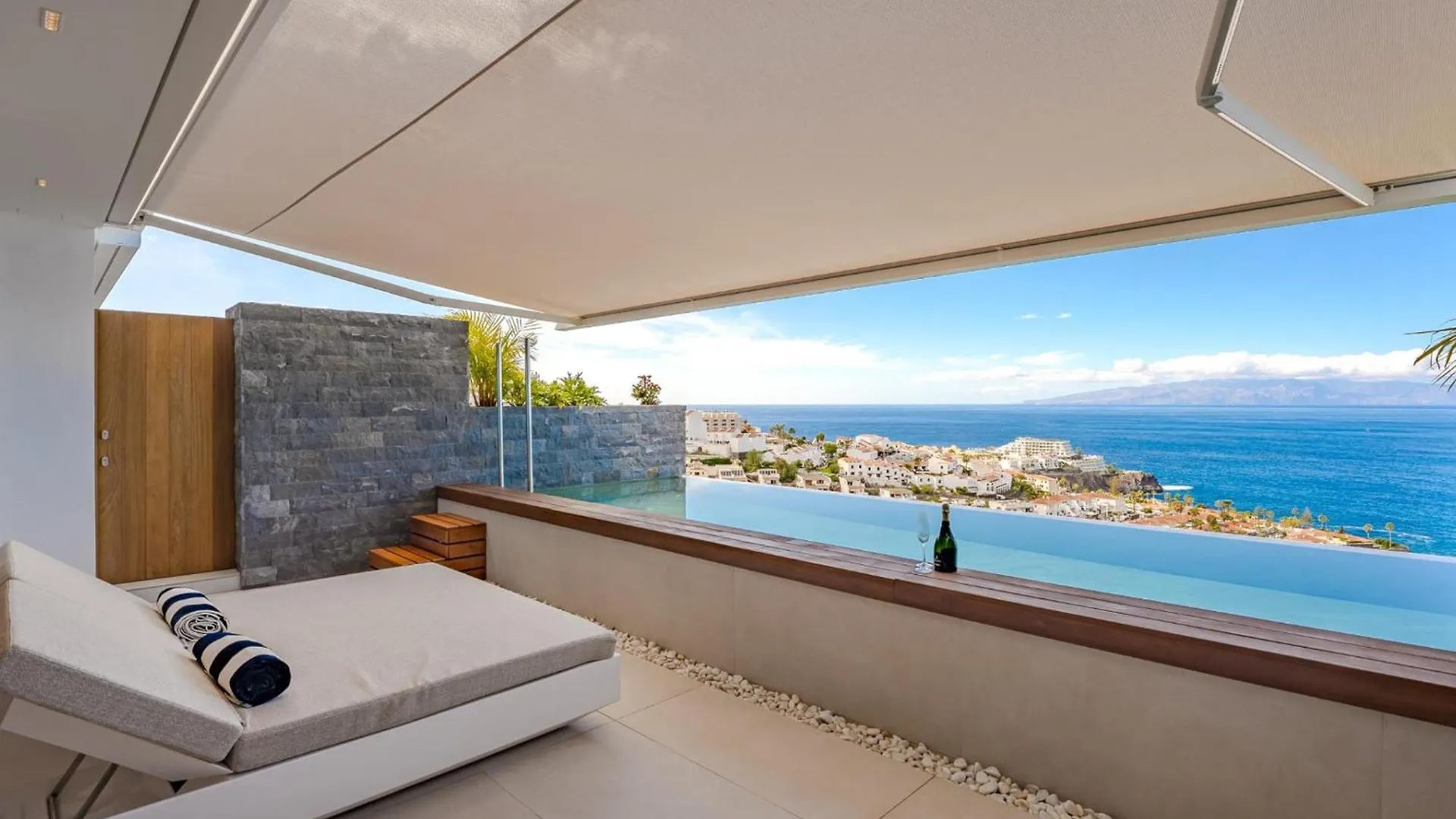 Aquasuites Luxury Penthouse A03 Acantilado de los Gigantes Spain