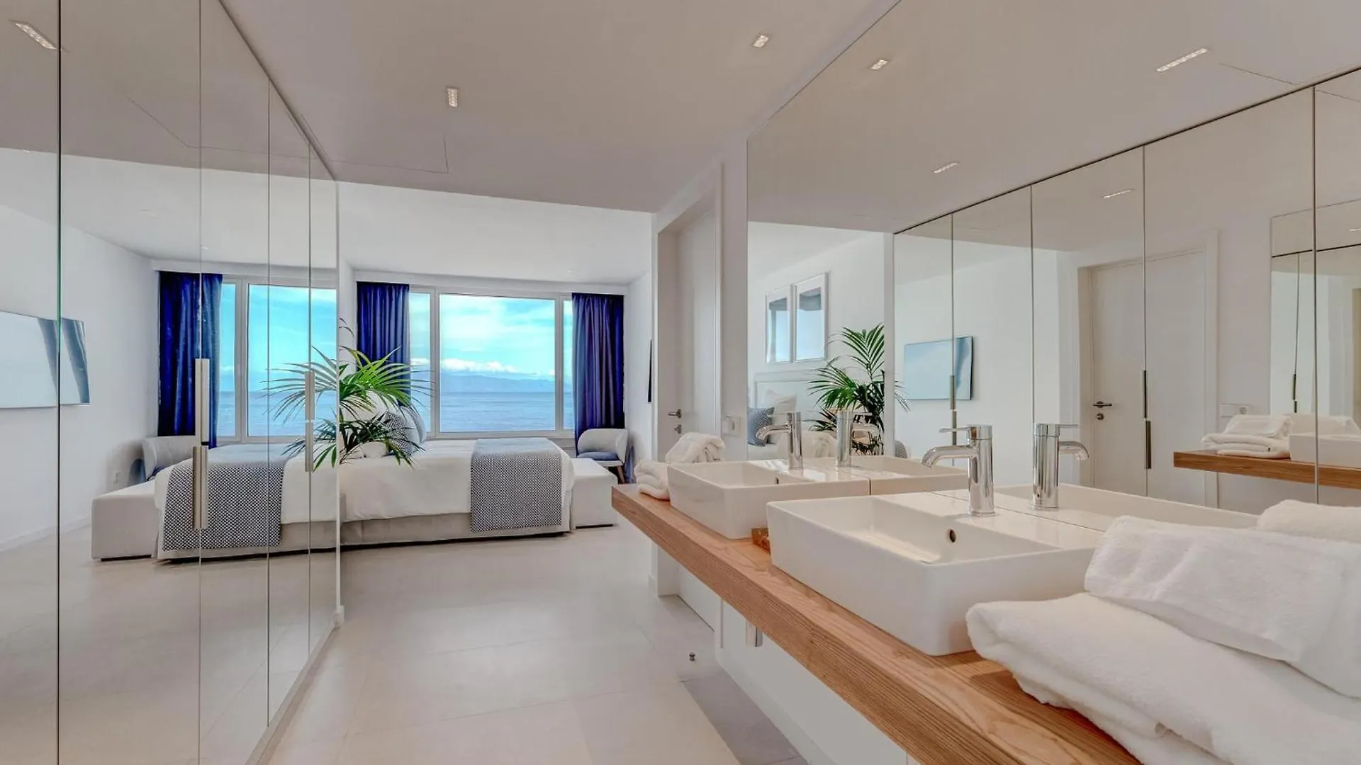 Apartment Aquasuites Luxury Penthouse A03 Acantilado de los Gigantes Spain