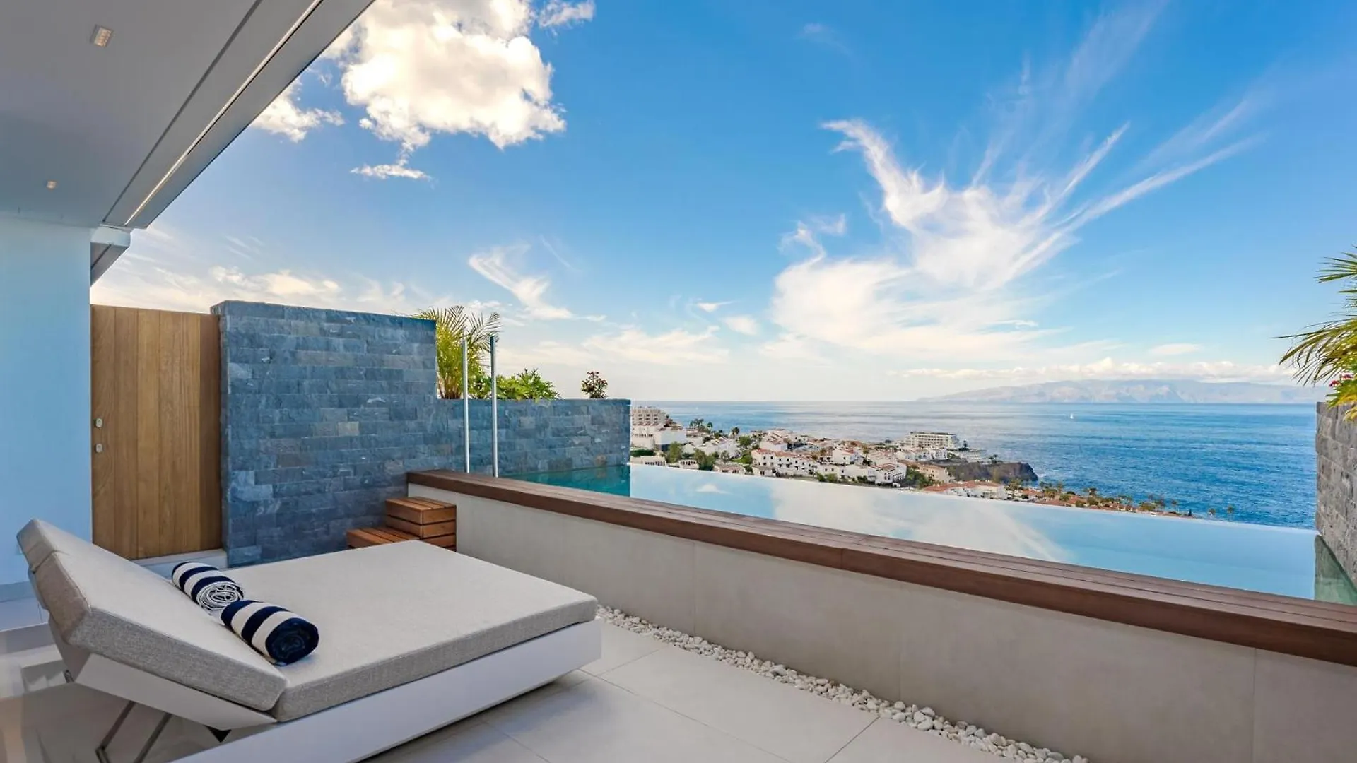 Aquasuites Luxury Penthouse A03 Acantilado de los Gigantes 0*,  Spain