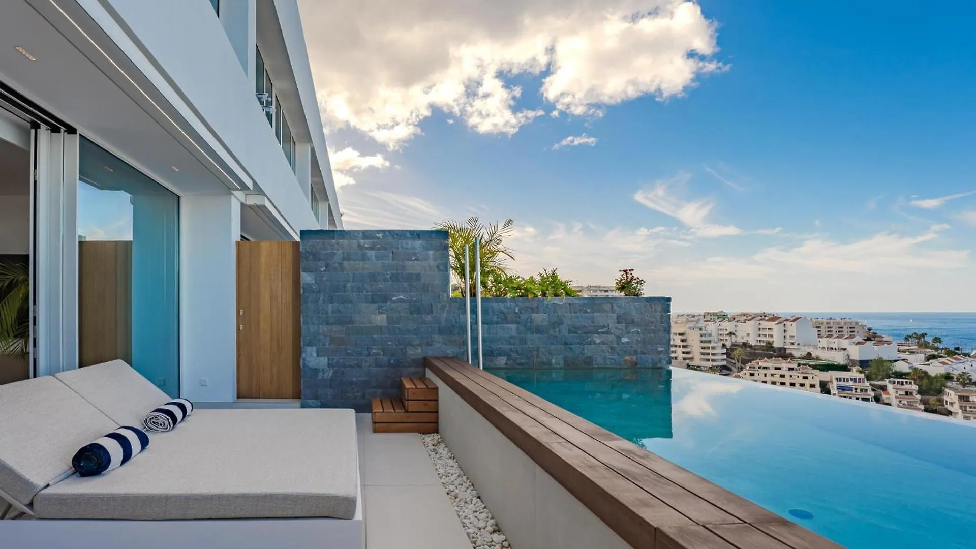 Aquasuites Luxury Penthouse A03 Acantilado de los Gigantes 0*,